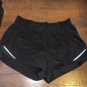 Lululemon hotty hot shorts HR 2.5inches